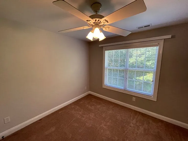 433 Holly Thorn Trce — Photo 22