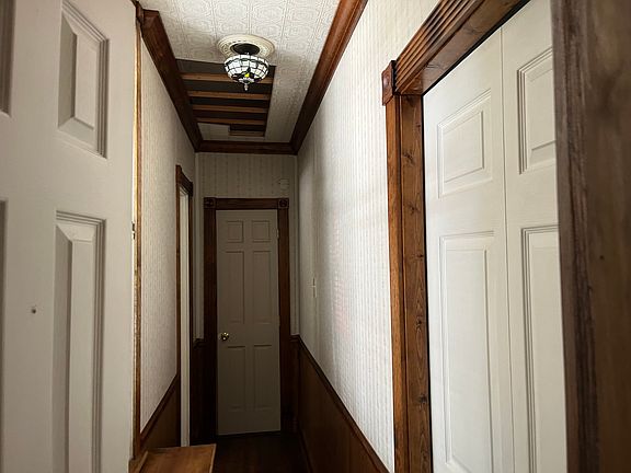 4th image of 551 North Ave Floor 1
