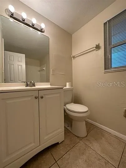 828 Sky Lake Cir #B — Photo 9