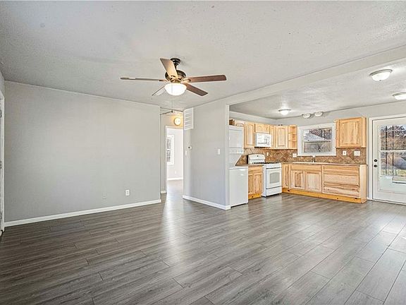 4th image of 2738 S 51st St