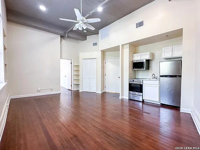 245 Losoya St — Photo 9