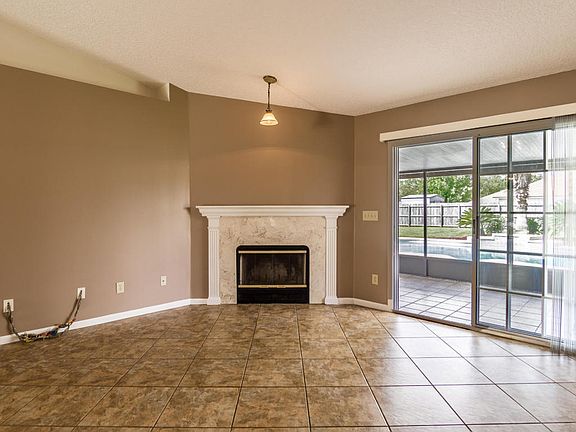 4th image of 2916 Southampton Dr