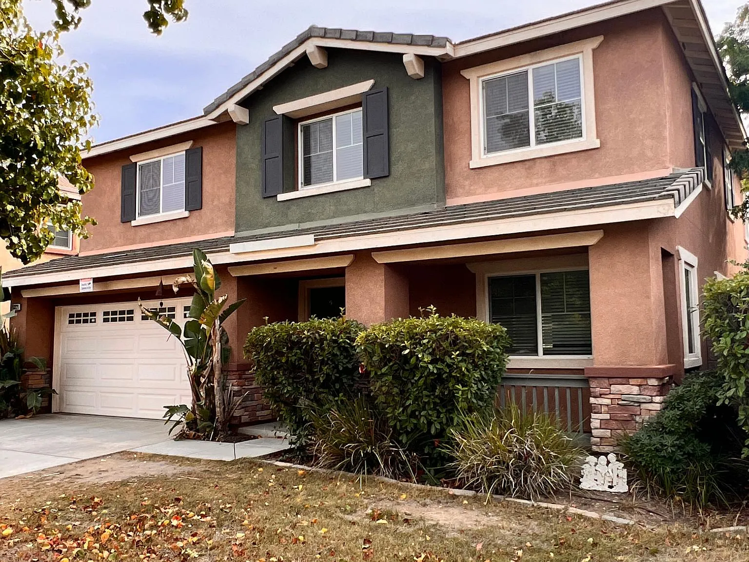 4 bed, 2.5 bath, 2696 sqft, $3,400 — Photo 1