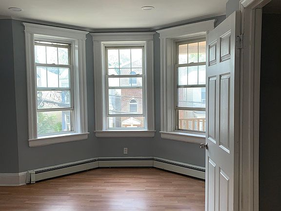 4th image of 284 Ege Ave