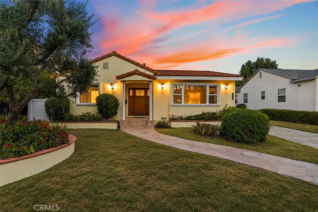 3 bed, 3.5 bath, 2023 sqft, $6,500 — Photo 1