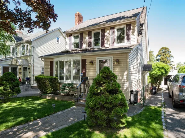257-09 Pembroke Avenue, Great Neck, NY 11020