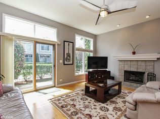 108 Honey Hill Dr, Wauconda, IL 60084