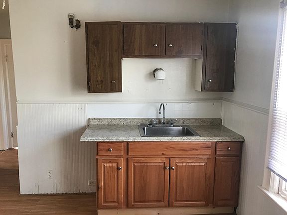 4th image of 203 Eaton St