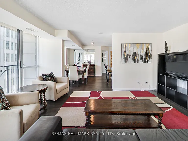 140 Simcoe St #Penthouse 09 — Photo 4