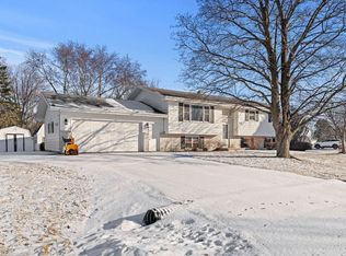785 Woodfield Rd, Neenah, WI 54956