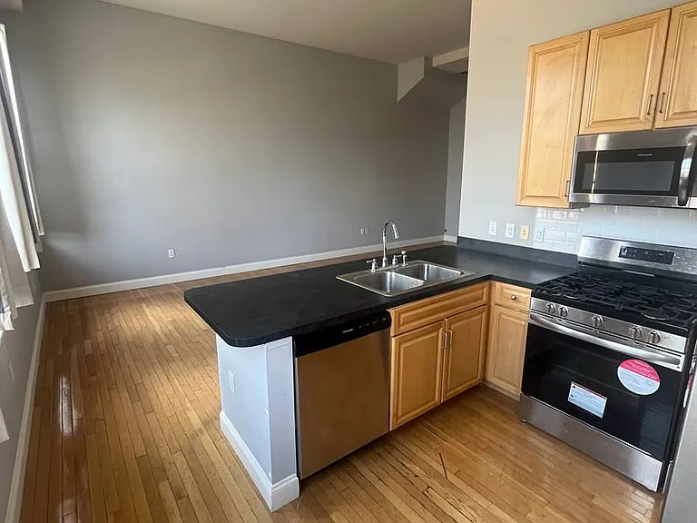 2404 Prospect Ave — Photo 11
