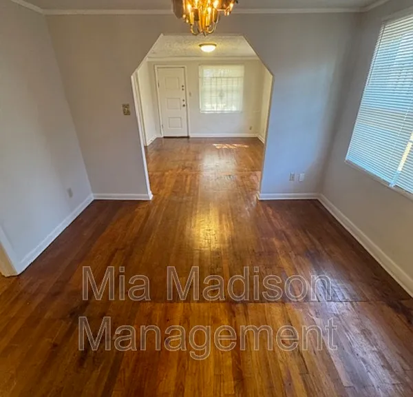 1026 W 41st St — Photo 5