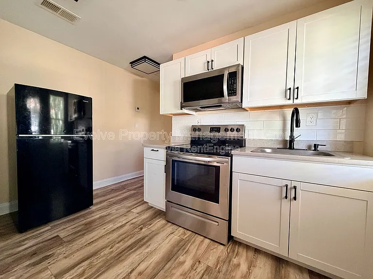 681 Harrell St — Photo 9