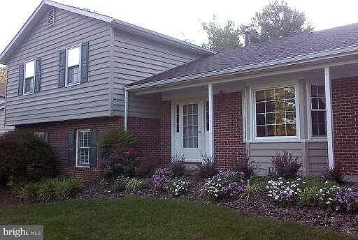 5 bed, 2.5 bath, 2540 sqft, $4,100 — Photo 4