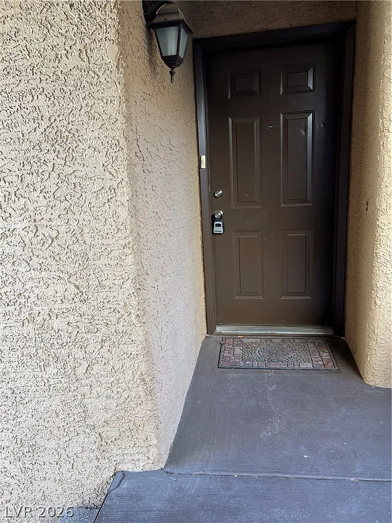 3 bed, 2.0 bath, 1183 sqft, $1,800 — Photo 2