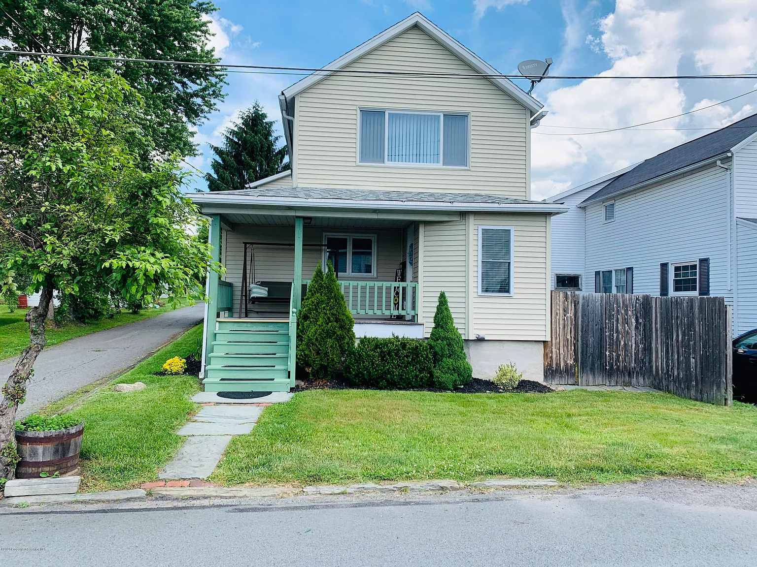 1037 Division St photo 1