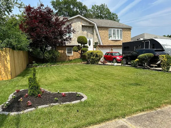12 Baker Ct, Little Ferry, NJ 07643