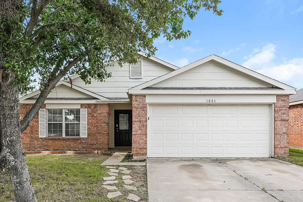 4 bed, 2.0 bath, 1515 sqft, $1,930 — Photo 1