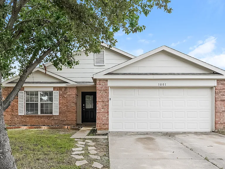 1001 Springcreek Dr — Photo 1