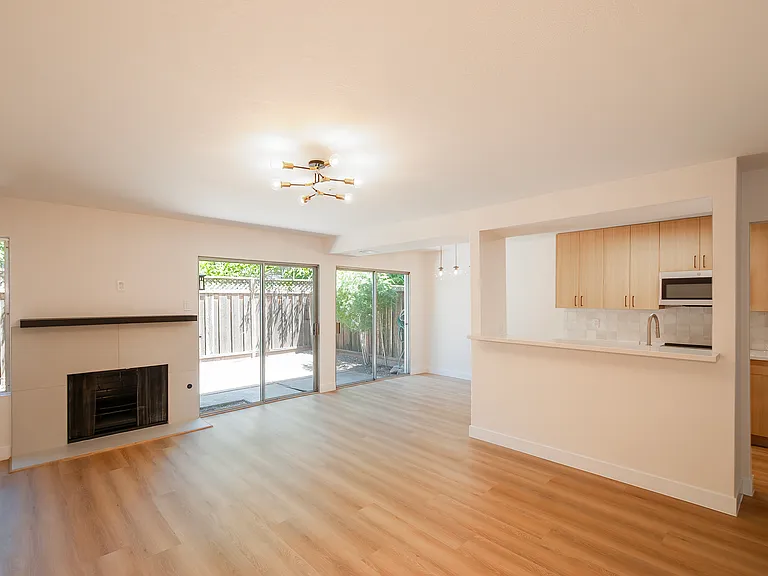 235 Ashley Cir — Photo 2