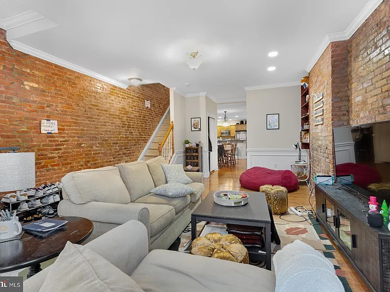 2229 Saint Albans St — Photo 4