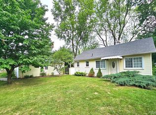 21 E Hopkins Ave, Pontiac, MI 48340