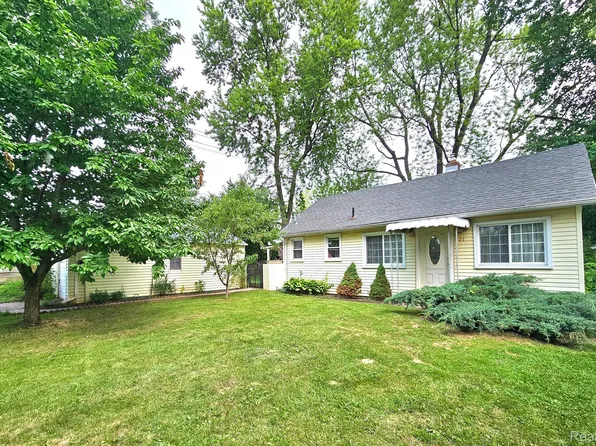 21 E Hopkins Ave, Pontiac, MI 48340