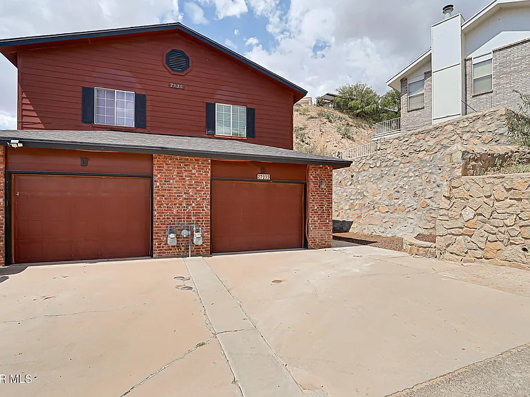 7235 Royal Arms Dr #E — Photo 1