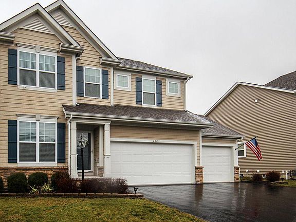 4th image of 252 Fox Glen Dr E