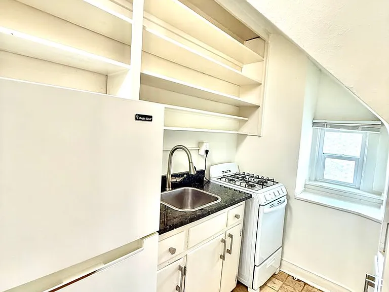 1454 N Marion St — Photo 8