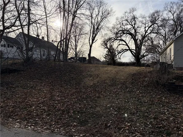 1314 Grand Ave, Leavenworth, KS 66048