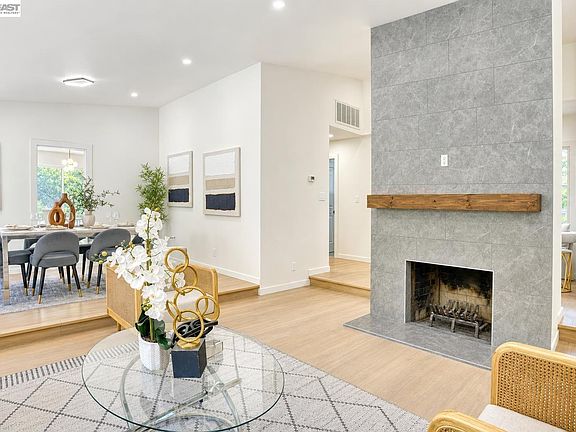 5th image of 105 Bexley Pl