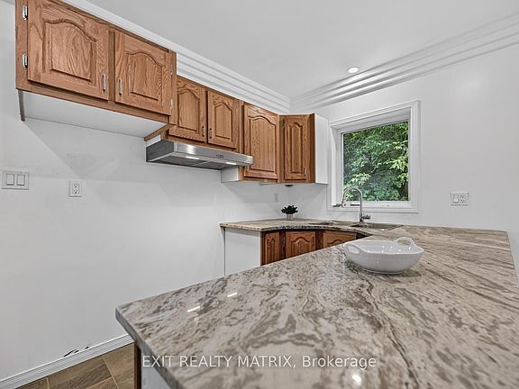2nd image of 96 George St W