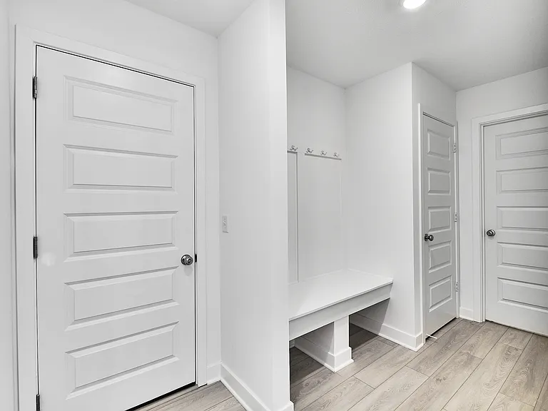425 Eisenhower St — Photo 41
