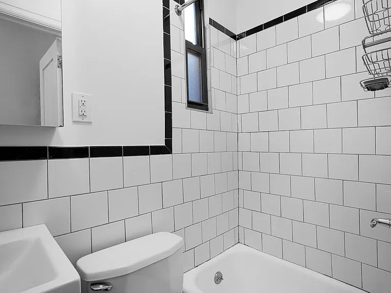 7 Morton St #5B — Photo 2