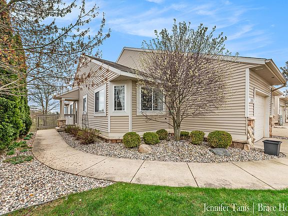 3rd image of 2936 Stoney Creek Ct