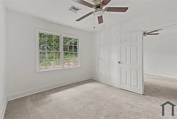 2537 3rd St NE — Photo 5