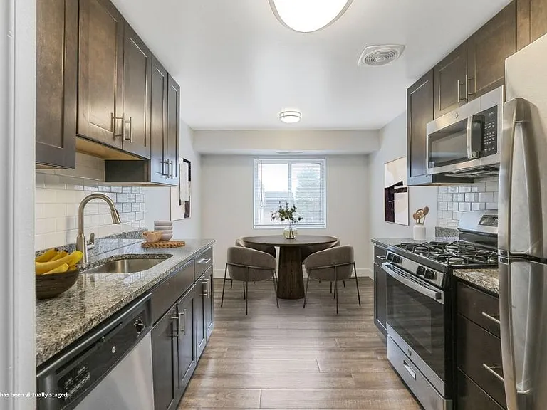 Marrion Square Apartments — Photo 1