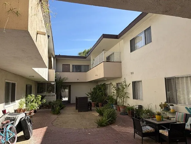 3 bed, 1100 sqft, $3,100 — Photo 3