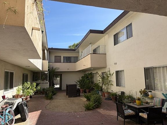 3rd image of 14836 Dickens St APT 10