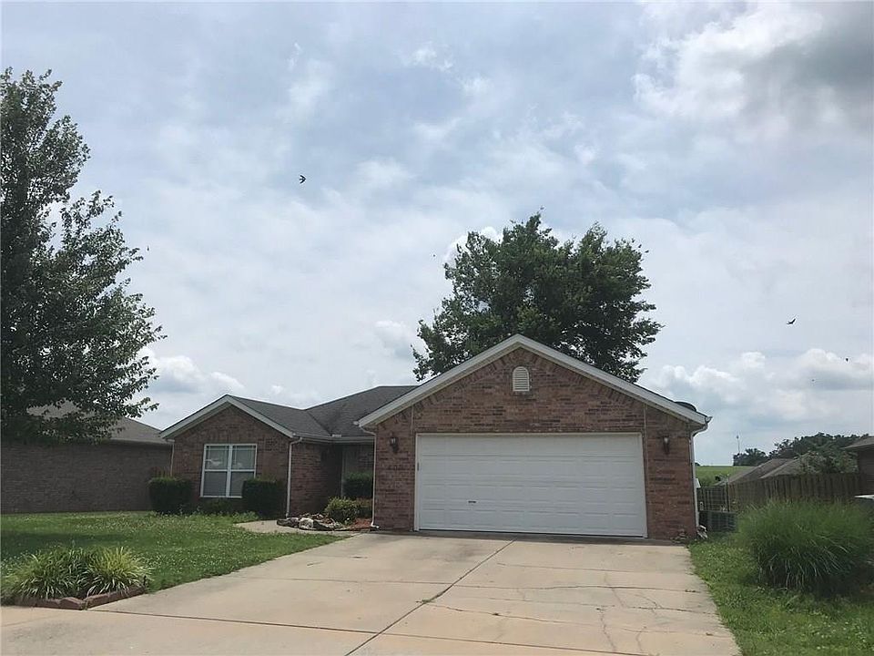 1st image of 409 Lion Dr N