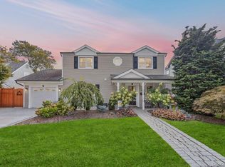 47 Choir Ln, Westbury, NY 11590
