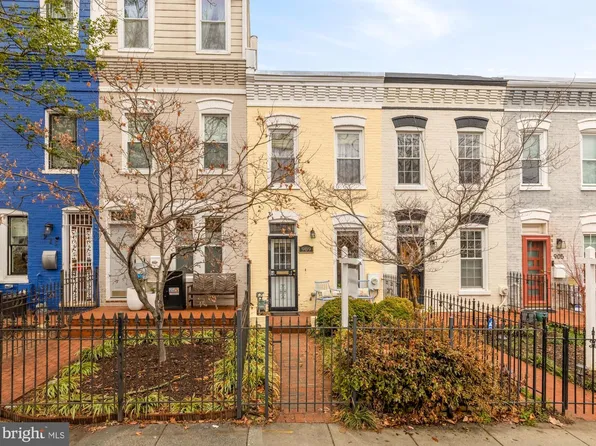 909 8th St NE, Washington, DC 20002