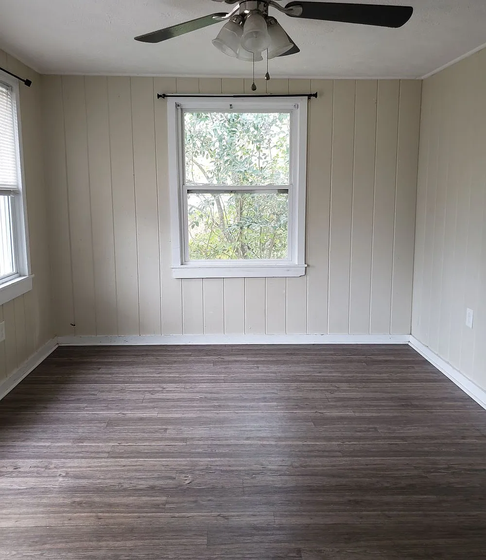 Oak Street Apartments - 1203 — Photo 2
