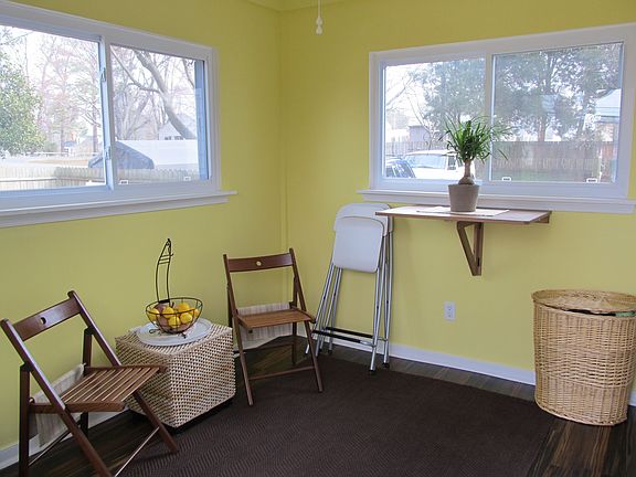 Sunroom/Laundry Room
