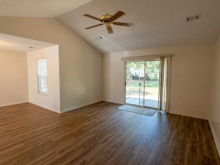 36 Le Moyne Dr — Photo 5