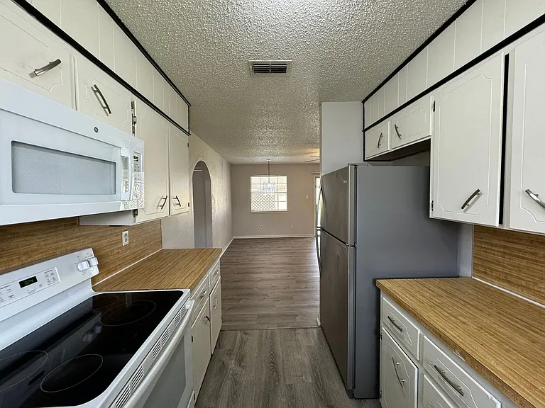 1402 Hammond Dr — Photo 12