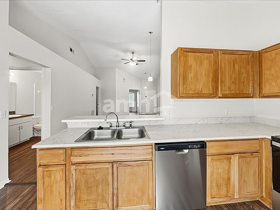 4th image of 732 McLean Ct