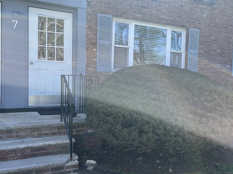 7 Wedgewood Dr #100 — Photo 1