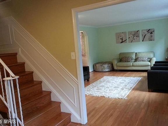 3rd image of 9932 Bedfordshire Ct